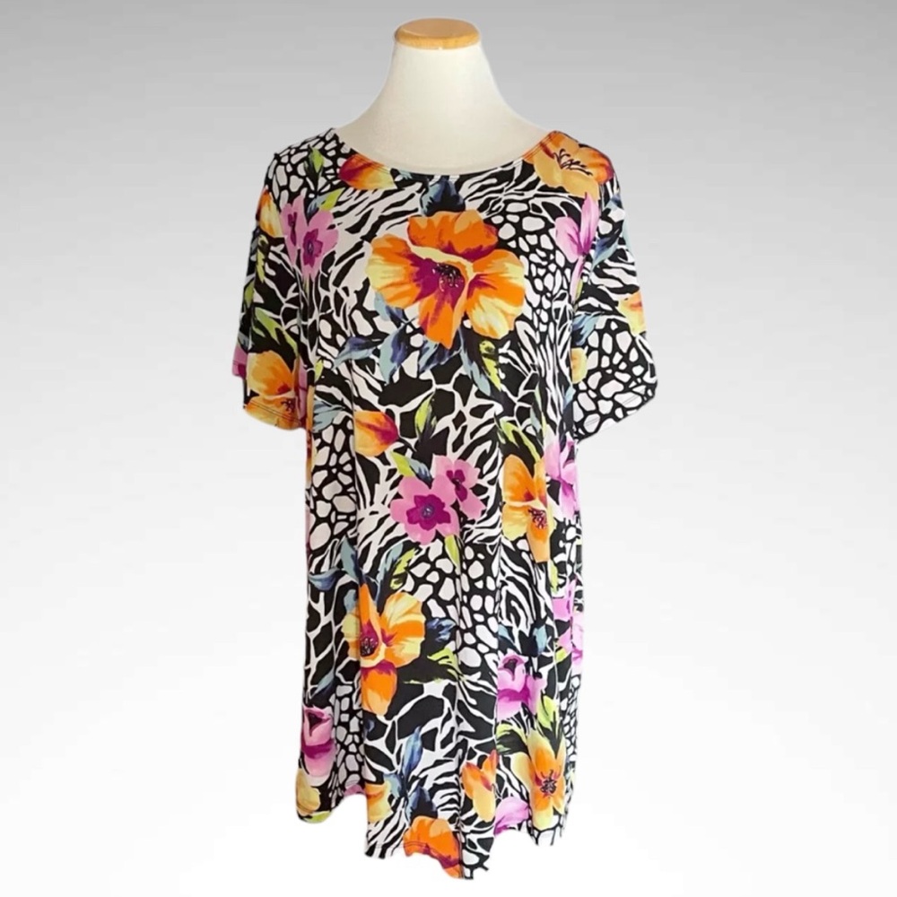 Roaman’s Floral Asymmetrical Short Sleeve Pullover Top